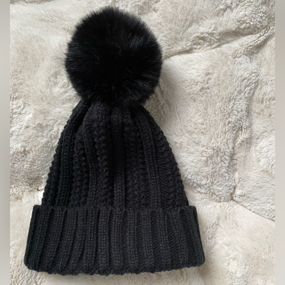 Vince Camuto Black Faux Fur Pom Pom Hat